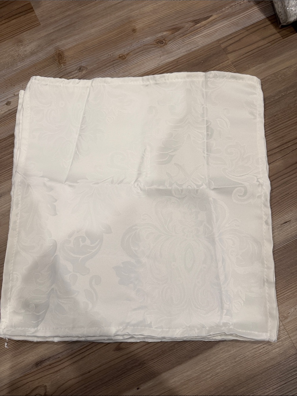 White Damask Decorative Napkin set of 4 size 17x17 new